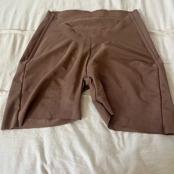 -Skims Sheer Sculpt Low Back Shorts - Picture 10 of 12